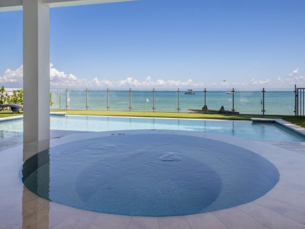 Luxe Rental Located between City Pier and Rod N Reel Pier
